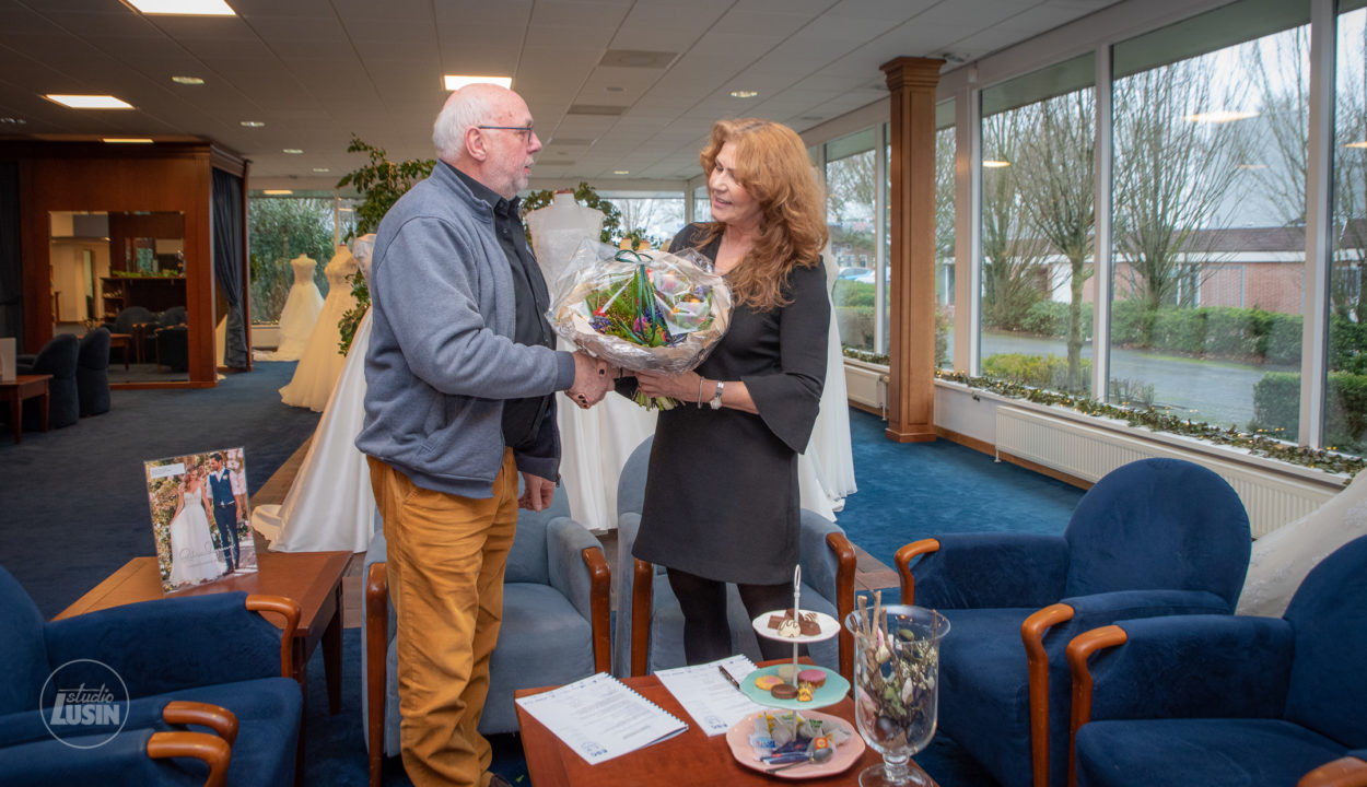 Bruidstuin tekent nieuw bordsponsorcontract Elburger Sportclub