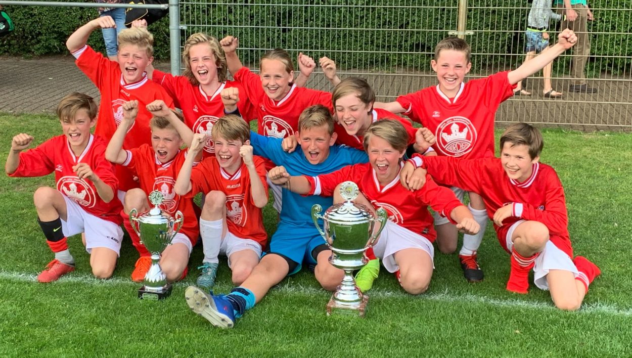 ESC spelers winnen jaarlijkse Rabobank Schoolvoetbaltoernooi in Oosterwolde