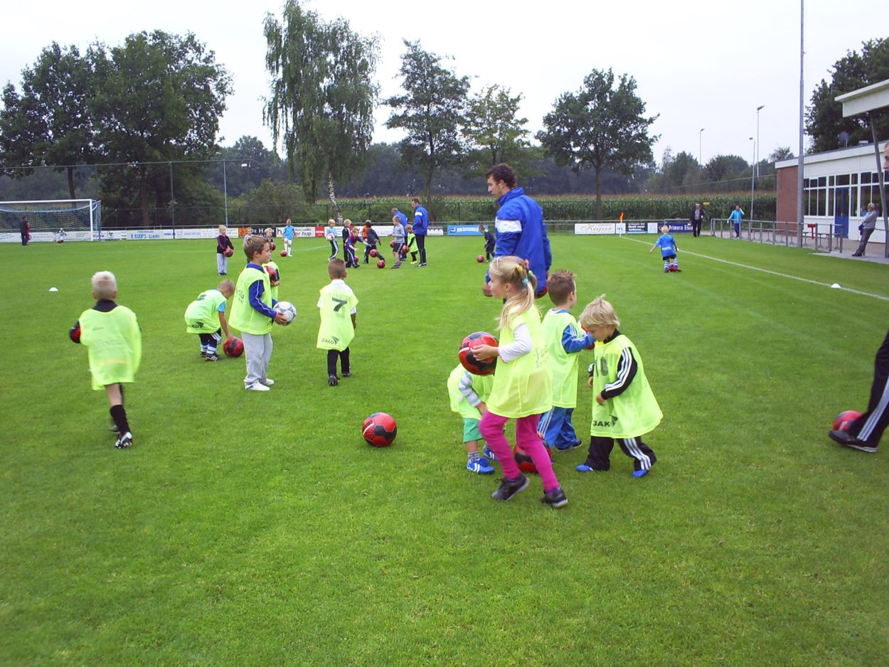 Meld je aan voor de voetbalschool