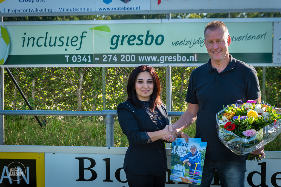 Lustrum bezorging presentatiegids voetbalvereniging  ESC door Inclusief Groep