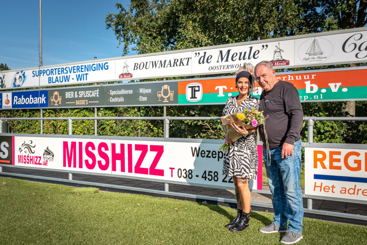 Elburger SC verwelkomt MISSHIZZ Hairstyling Wezep als nieuwe bordsponsor