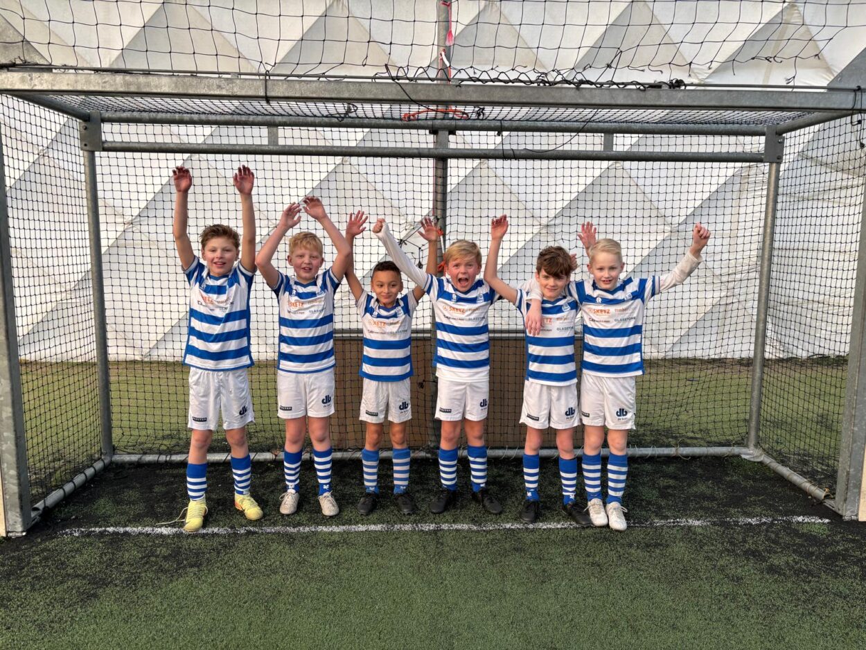 Businessclub laat pupillen genieten van Indoor Soccer!