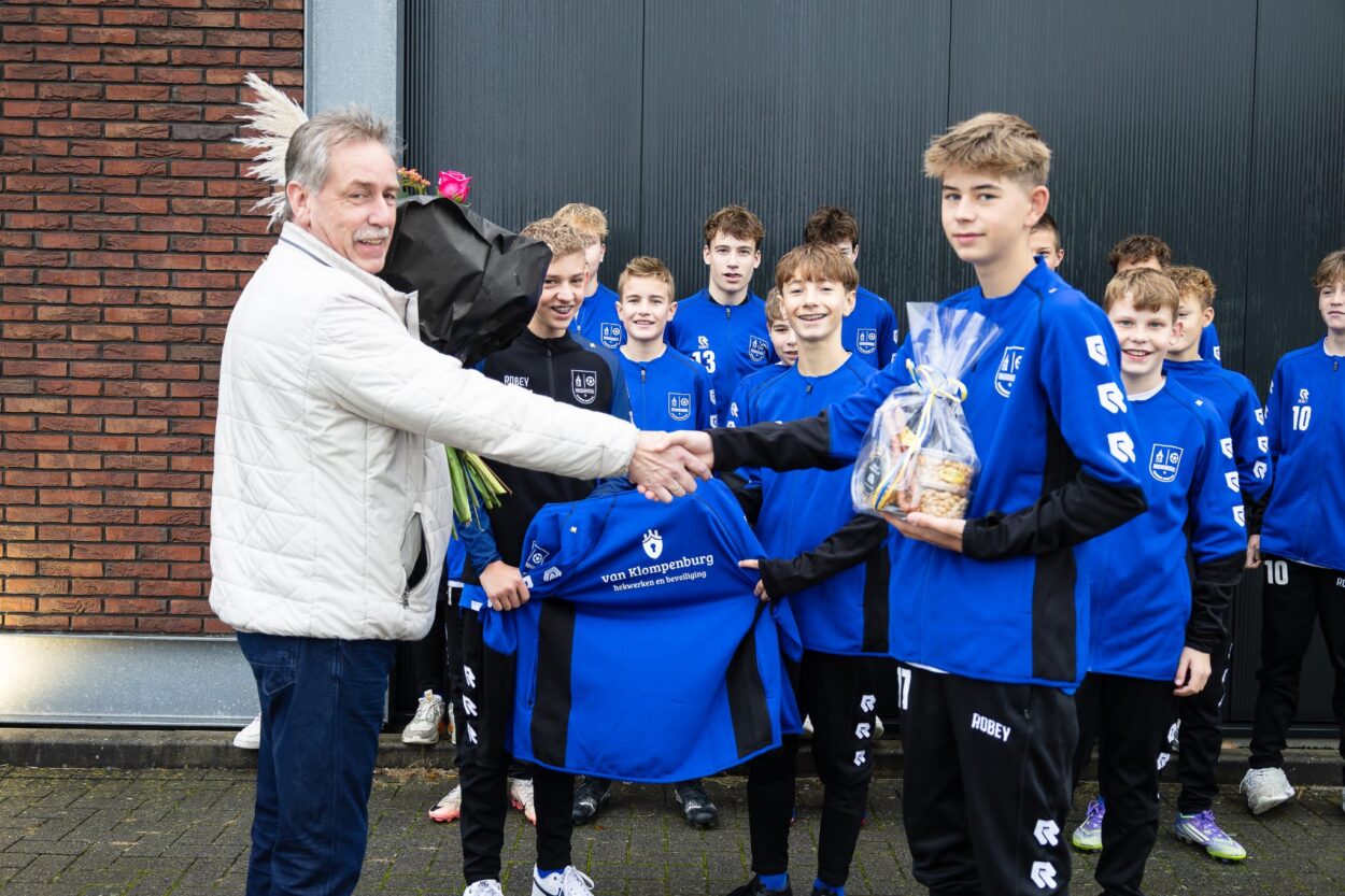 Van Klompenburg Hekwerk & Beveiliging BV sponsort ESC JO15-2