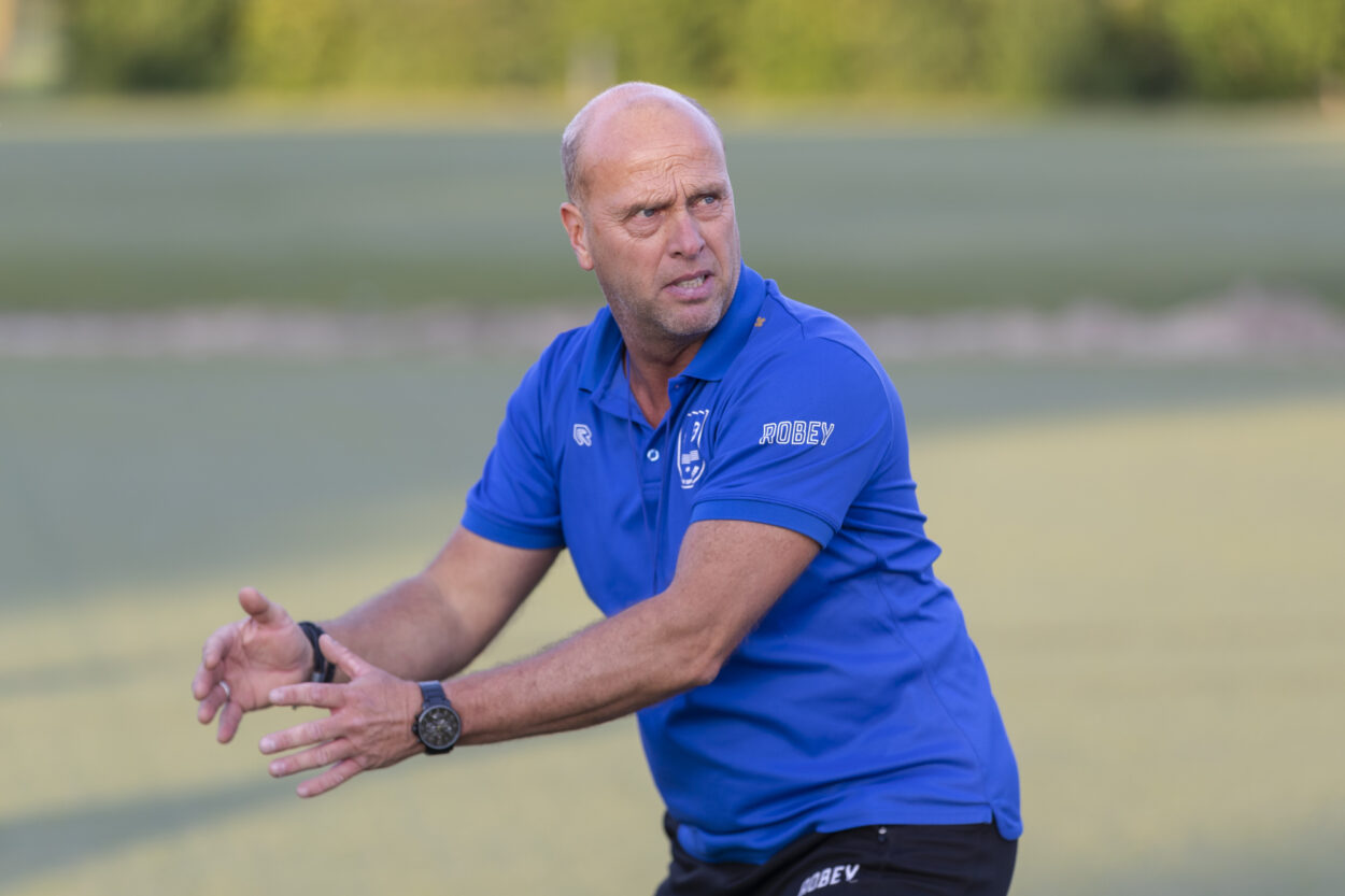Elburger Sport Club neemt afscheid van hoofdtrainer Roberto Tuinstra