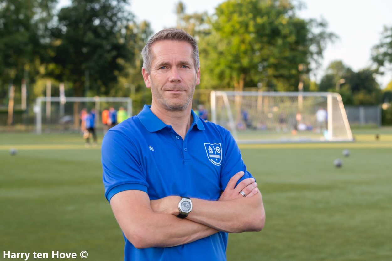 Wilfred Westerhuis ook in het nieuwe voetbalseizoen hoofdtrainer Elburger Sport Club