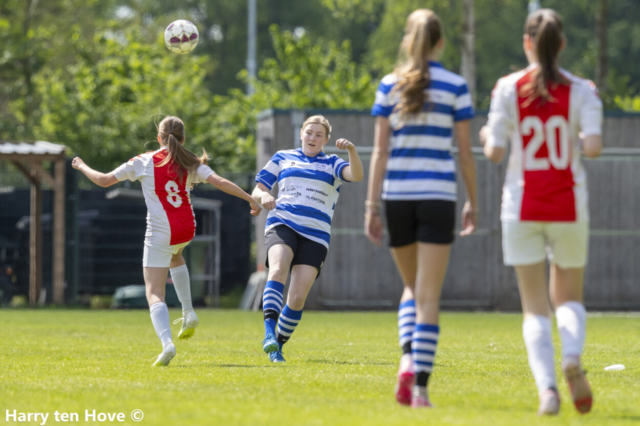 ESC MO17-1 nipt en onder tegen vv Oene MO17-1