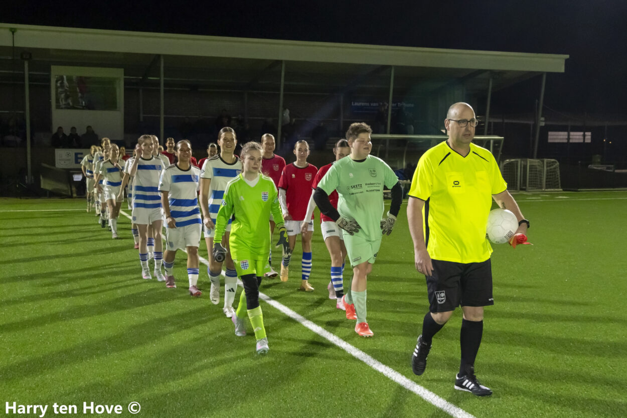 ESC MO17-1 selectie toont zich in oefenduel met PEC Zwolle Regioselectie MO15