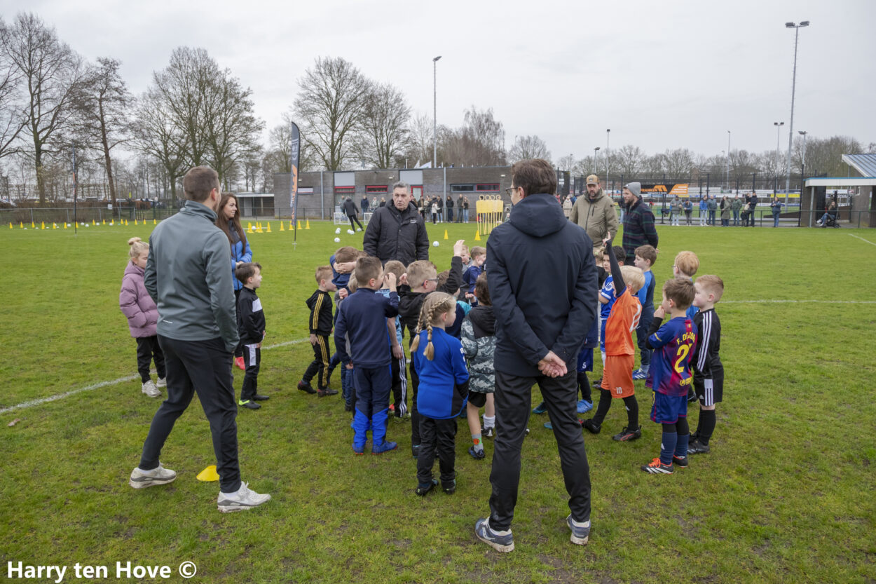 Ruime opkomst bij de eerste ESC Franken Dakkapellen voetbalschool van dit jaar!