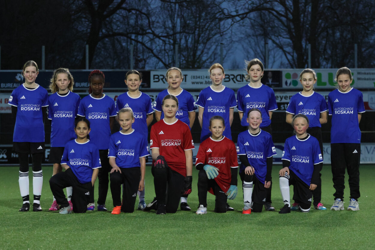 PEC Zwolle Regioteams MO13 en MO15 in nieuwe tenues gestoken