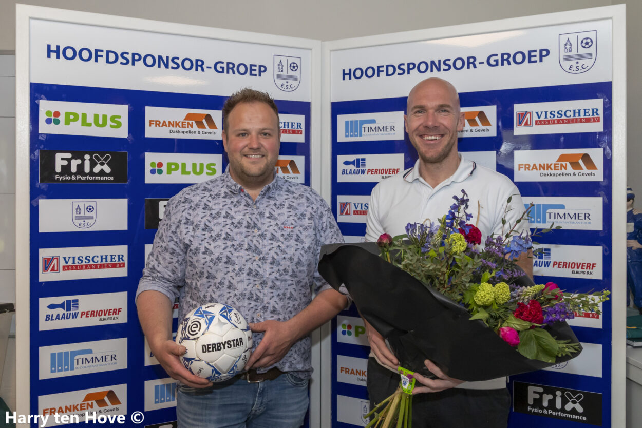 Blaauw Perioverf sponsort wedstrijdbal