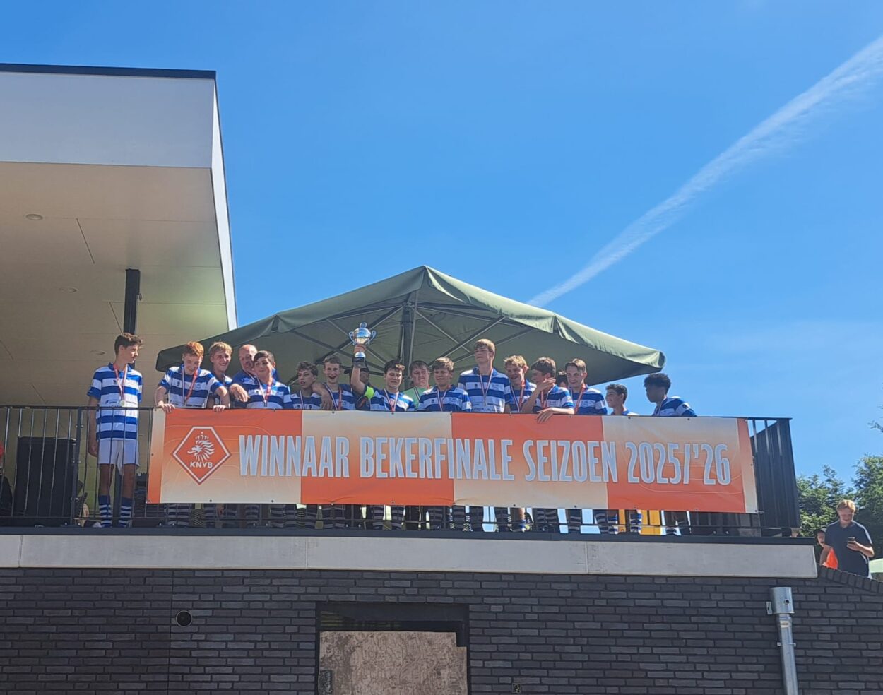 ESC JO15-4 wint de beker!